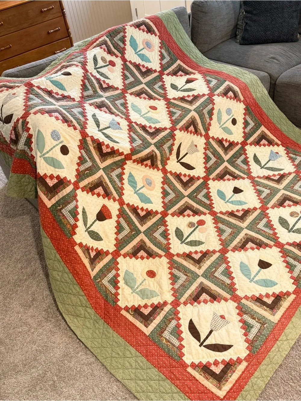Vintage handmade floral tulip patchwork Quilt handmade machine sewn folk art